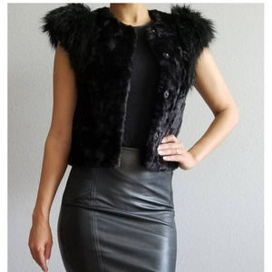 NWT Neiman Marcus Skaist Taylor Womens Faux Fur Vest Snap Button Size S Black